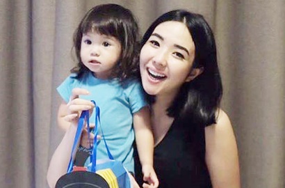 Menggemaskan, Putri Gisella Asyik Ngupil dan Nyanyi Lagu Justin Bieber di Video Ini