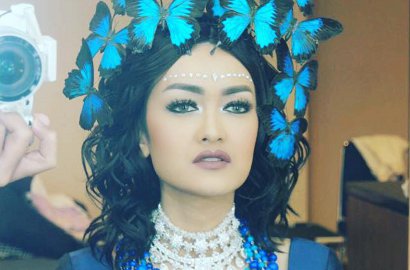 Sakit Keras, Julia Perez Tetap Nyentrik Pakai Bulu Mata