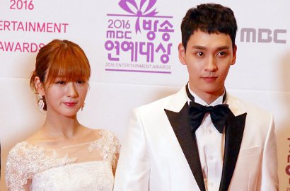 Mesranya Choi Tae Joon - Bomi A Pink Pakai Satu Sarung Tangan di 'WGM'