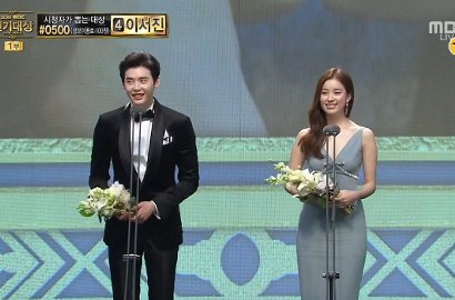 Lee Jong Suk-Han Hyo Joo Raih Trofi Best Couple di MBC Drama Awards 2016