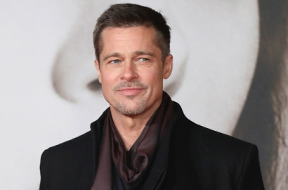 Liburan Tanpa Anak-Anak dan Istri, Brad Pitt Menangis Pilu