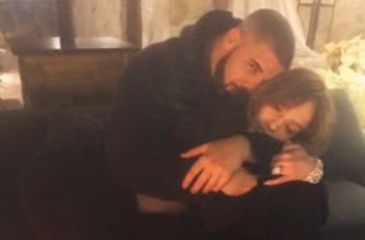 Pakai Kalung Couple, Jennifer Lopez dan Drake Berani Ciuman di Depan Umum