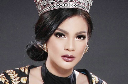 Pose Menggoda, Puteri Indonesia Kezia Warouw Pamer Paha Hingga Kaki Jenjang