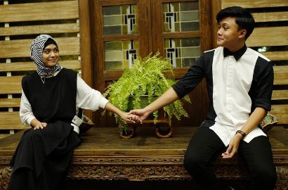 Ditanya Putus dengan Vebby Palwinta, Rizky Febian Menghindar