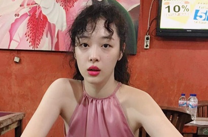 Foto Lolita, Sulli Berani Pamer Dada Hingga Pose 'Nungging'