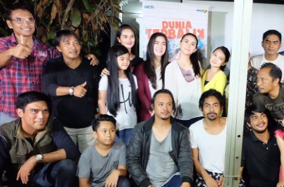 Ini Bentuk Kebersamaan Para Pemain 'Dunia Terbalik' di Sela Syuting