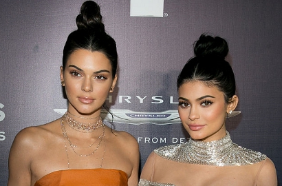 Hadiri Pesta Golden Globe 2017, Kylie-Kendall Jenner Kompak Pamer Paha