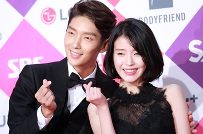 Bikin Baper Bareng IU, Lee Jun Ki Pamer Konsernya Jadi Headline Koran Taiwan