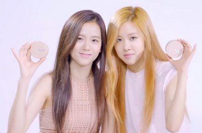 Cantik dan Imutnya Jisoo-Rose Black Pink di Iklan Kosmetik Ini Bikin Gemes