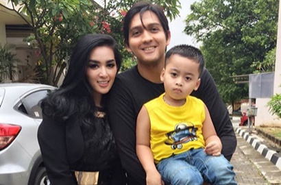 Bungkam Soal Ciuman Leher dan Isu Nikah Siri, Lucky Hakim Pede Pamer Foto Topless