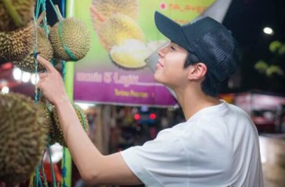 Curhat Pertama Kali Makan Durian, Park Bo Gum Nggak Suka Rasanya?
