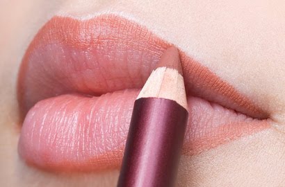 Nggak Pede dengan Bentuk Bibir? Begini Trik Makeup Agar Terlihat Makin Seksi