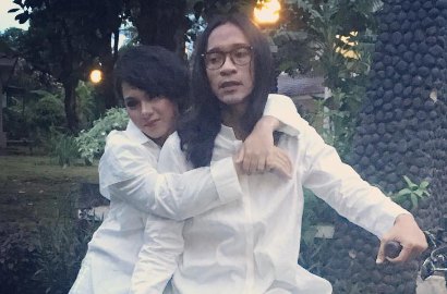 Makin Seksi, Evelyn Istri Aming Berani Pamer Belahan Dada