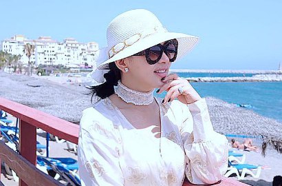 Bikin Heboh, Syahrini Pamer Gaun Seksi Bergambar Wajah Dirinya