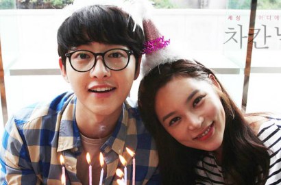 Berteman Akrab, Park Si Yeon Girang Dikunjungi Song Joong Ki