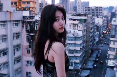 Seksi dan Berantakan, Suzy Seruangan Bareng Cowok Topless di Teaser 'Yes No Maybe'