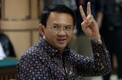Gara-Gara Sepatu, Pengacara Ahok Curiga Saksi Telah Diarahkan