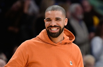 Tak Bersama Jennifer Lopez, Drake 'Kencan' dengan Bintang Porno