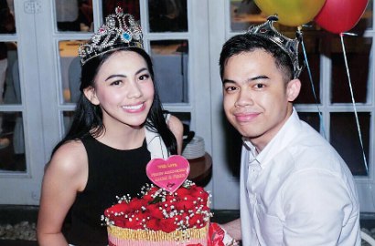 Dilamar Pacar Kaya, Kezia Karamoy Seksi Imut di Foto Pre-Wedding