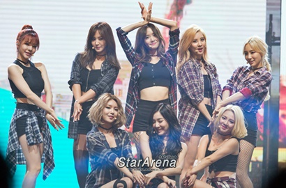Paling Populer, SNSD Duduki Rangking 1 di Daftar Fancafe Ini