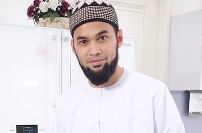 Bagi Kisah Haji Gratis, Penampilan Teuku Wisnu Ini Dipuji Mirip Pria Arab