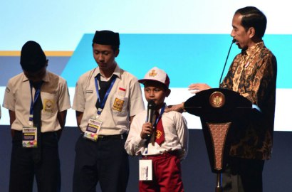 (Video) Salah Sebut Nama Ikan Tongkol, Bocah SD Ini Buat Jokowi Ngakak