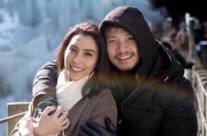 Bikin Iri, Romantisnya Tyas Mirasih Dilamar Raiden di Luar Negeri