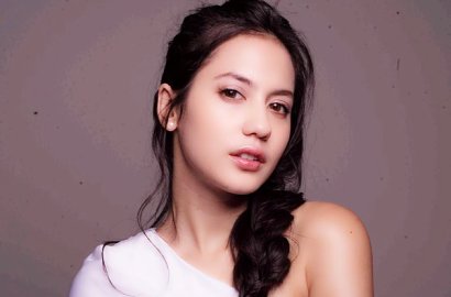 Beredar Foto Diduga Pevita Pearce Asyik Ngerokok, Netter Langsung Heboh