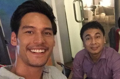Ngebet Tinggi Badannya Sama dengan Richard Kyle, Usaha Raditya Dika Bikin Ngakak