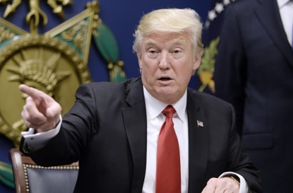 Kecam Kebijakan Trump, Microssoft Hingga Airbnb Siap Bantu Imigran