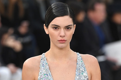 Sebelum Ketemu Harry Styles, Kendall Jenner Pamer Celana Dalam