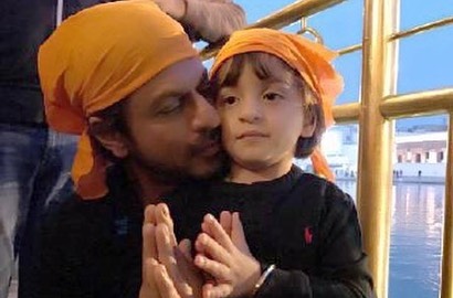 Kunjungi Kuil dengan Shahrukh Khan, Imutnya AbRam Saat Berdoa