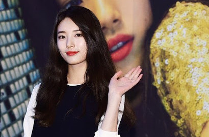 Hadiri Fansign 'Yes?No?', Cantiknya Suzy Pakai Dress Hitam Putih Ini