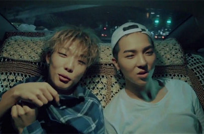 Duo MOBB Mino-Bobby Tampil Swag Jadi Model Reebook
