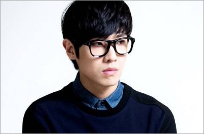 Seriusnya Lee Joon Fokus Menembak di 'Father is Strange'
