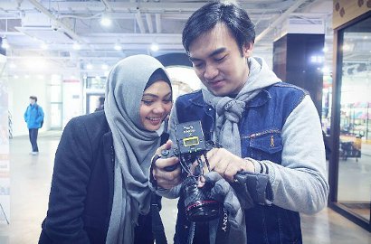 Kelaparan, Genitnya Rina Nose Cari-Cari Mantan Suami di Promo 'Comedy Traveler'