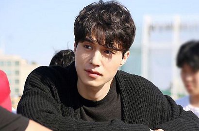 Tampil Sayu, Lee Dong-wook Malah Bikin Pingsan di Poster Fanmeeting