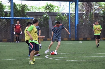 Lawan Wartawan, Begini Gaya Jokowi Saat Main Futsal