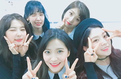 Didesain Oleh Fans, Lightstick Cantik Ini Jadi Merchandise Resmi Red Velvet?