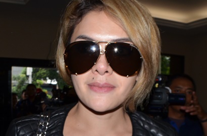Heboh Foto Berbikini 'Hot' Bareng Pria, Nikita Mirzani: Enggak Bugil Itu