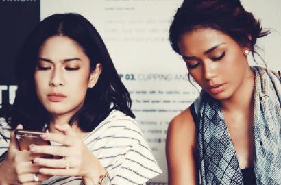 Ikutan Baper, Dian Sastro Heboh Suruh Adinia dan Reza Rahadian Kawin