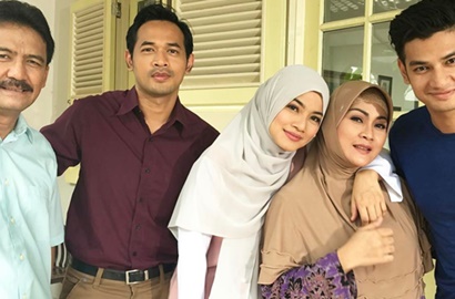 Oka Antara Unggah Foto Perpisahan Ini, Netter Sedih 'Cinta dan Kesetiaan' Dibungkus