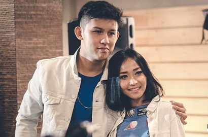Diwarnai Isak Tangis, Intip Cerita Lamaran Rini Wulandari dengan Jevin Julian