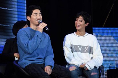 Song Joong Ki Lagi-Lagi Nongol di Fanmeet Park Bo Gum, Seperti Ini Serunya