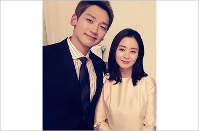 Pamer Tiket Grammy Awards, Rain Ditodong Foto Bareng Kim Tae Hee