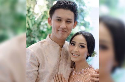 Berurai Air Mata, Intip Deretan Foto Lamaran Rini Wulandari dengan Jevin Julian