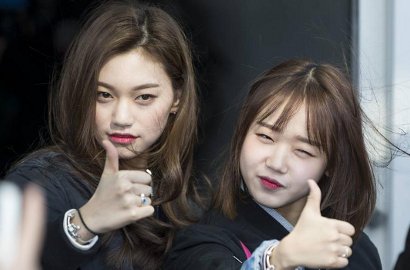 Berangkat ke Amerika, Kim Doyeon dan Choi Yoojung Cantik Tampil Kasual