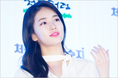 Spesial Valentine, Intip Manisnya Suzy di Acara Jumpa Fans Lotte