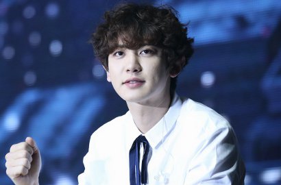 Ganteng Berambut Ikal, Chanyeol Goda Fans di Video Pemotretan CeCi