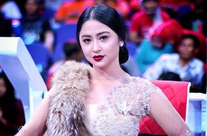 Kembaran Dewi Persik, Intip Foto Si Cantik Artis Keturunan Pakistan Margin Wieheerm